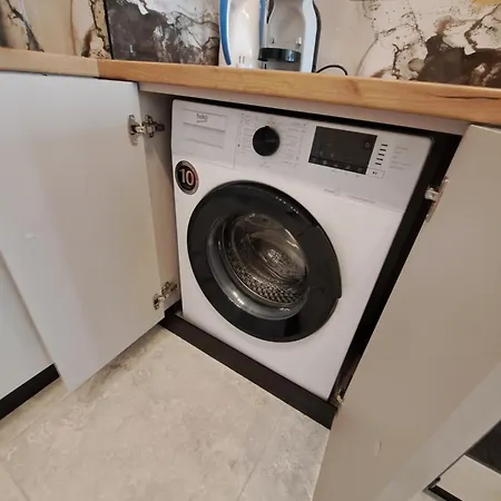 Elegant 1-bedroom In St St Constantine And Helena, Free Parking Appartement