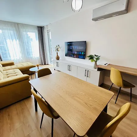 Elegant 1-bedroom In St St Constantine And Helena, Free Parking Appartement